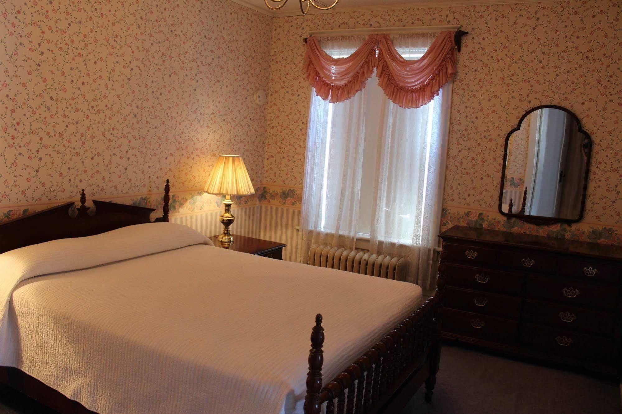 White Inn Fredonia Bagian luar foto