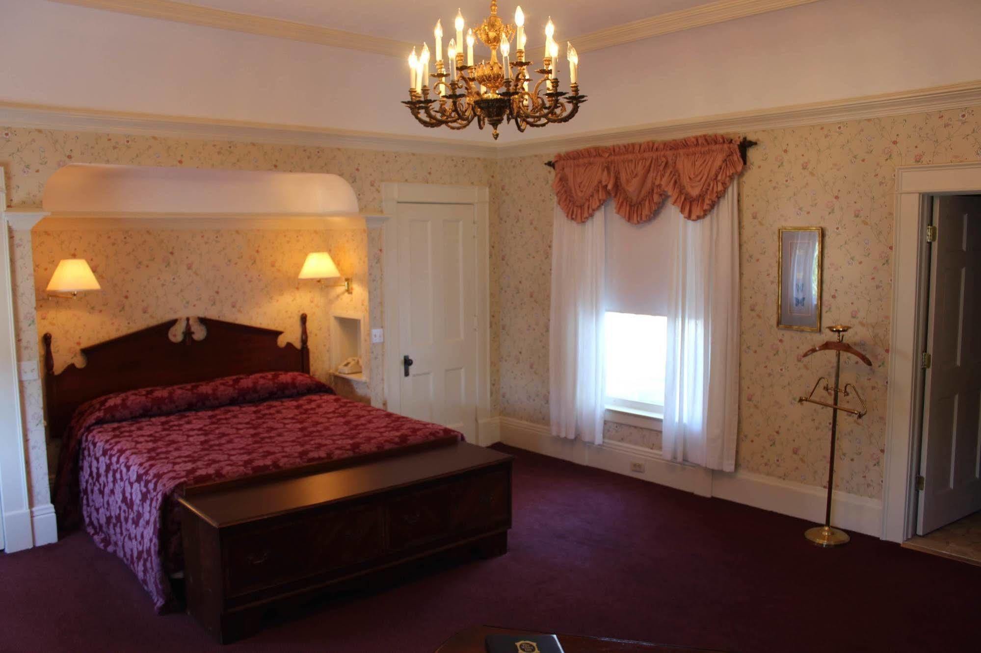 White Inn Fredonia Bagian luar foto