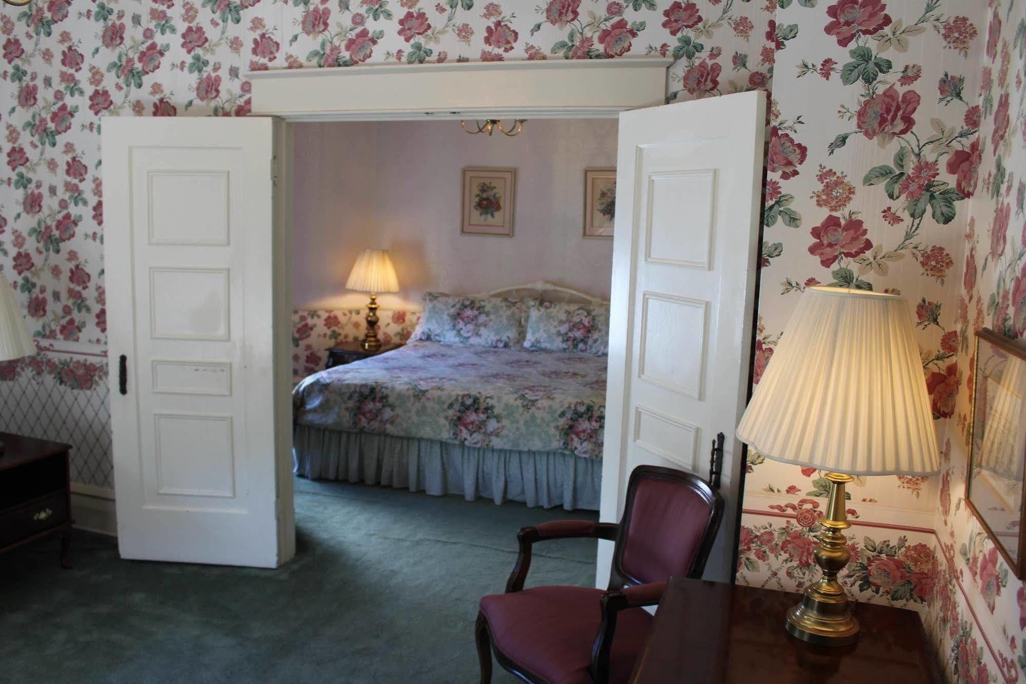 White Inn Fredonia Bagian luar foto