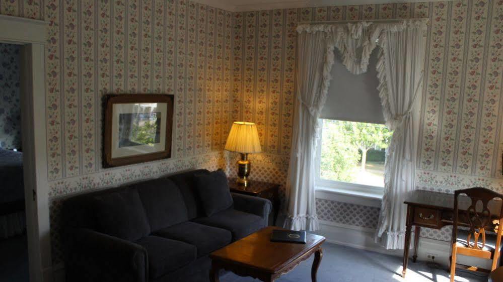 White Inn Fredonia Bagian luar foto