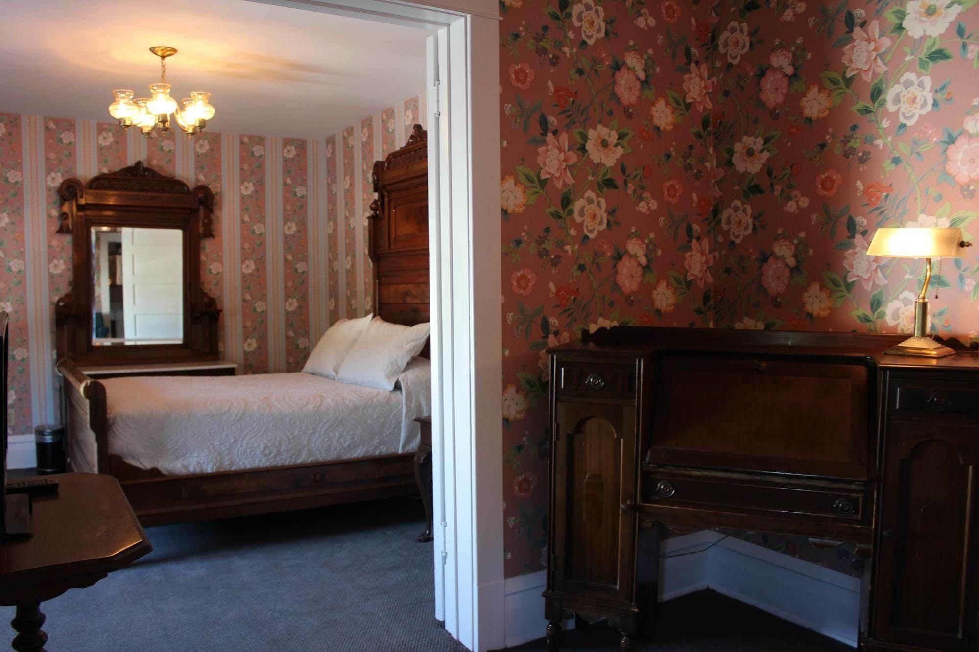 White Inn Fredonia Bagian luar foto